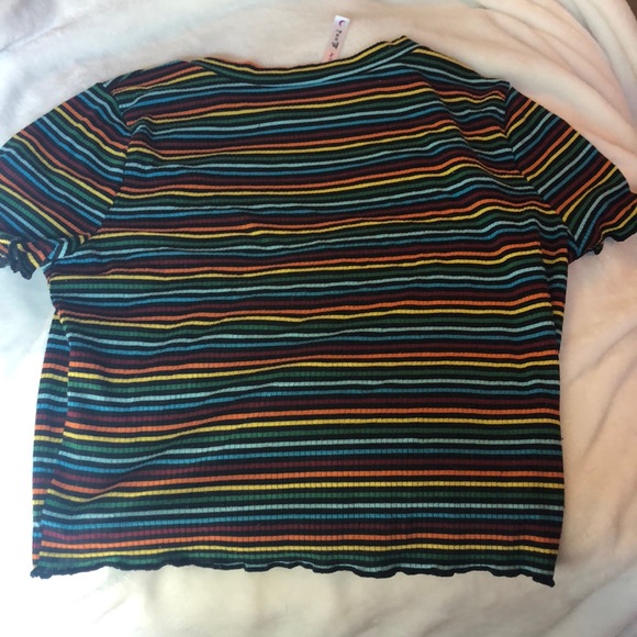 Cute tightly fit slightly cropped shirt - Picture 2 of 3